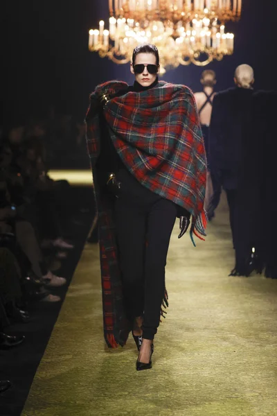 Look 25